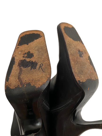 Curved Heel Square-Toe Black Leather Boot 38 (7.5/8)