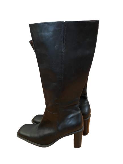 Basic-But-Not Black Leather Square-Toe Boots 9/9.5
