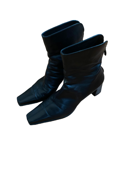 Sleek AF Black Leather Ankle Boots 39