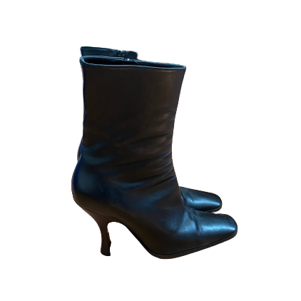Curved Heel Square-Toe Black Leather Boot 38 (7.5/8)