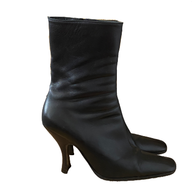 Curved Heel Square-Toe Black Leather Boot 38 (7.5/8)